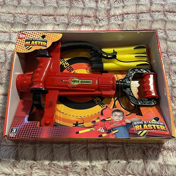 Bow & Arrow Blaster - Picture 1 of 2